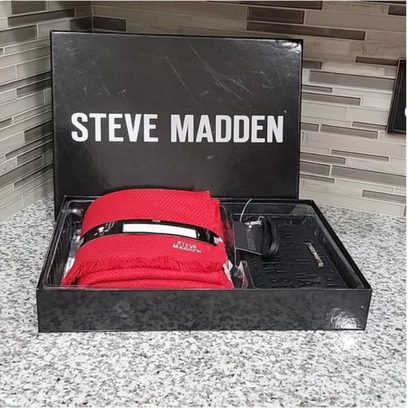 Steve Madden Handbags - STEVE MADDEN GIFT SET WRISTLET WALLET CASE & SCARF